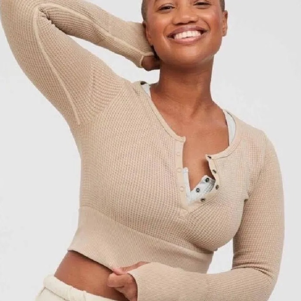 Aerie Women's Offline Thermal Long Sleeve w Thumb Holes - Picture 2 of 9